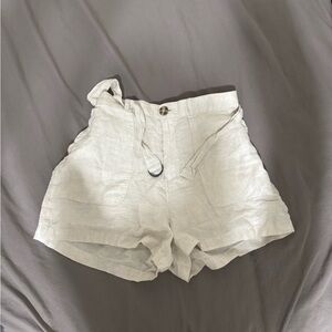 cute beige shorts 🤍